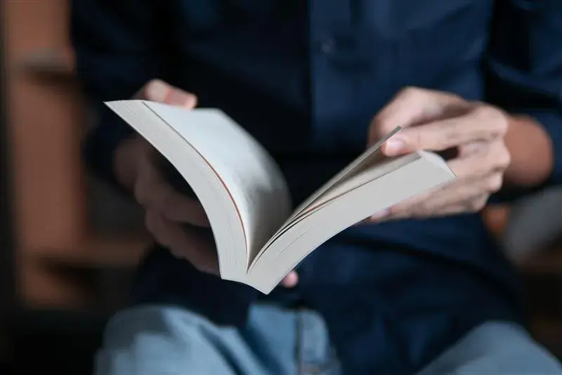 Gal Book Adobestock 223579332