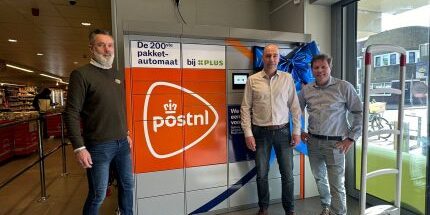 Feestelijke Opening Postnl Pakketautomaat Bij Plus Van Den Boogaard In Gouda