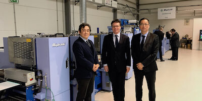 Mr Toru Miyakoshi, president, Robbert Amse, commercieel directeur Wifac, Mr Yuichi Ikea, MD Miyakoshi Europe.